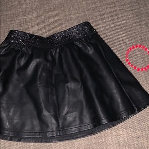 GENUINE from OSHKOSH Skirt w/ red Bracelet